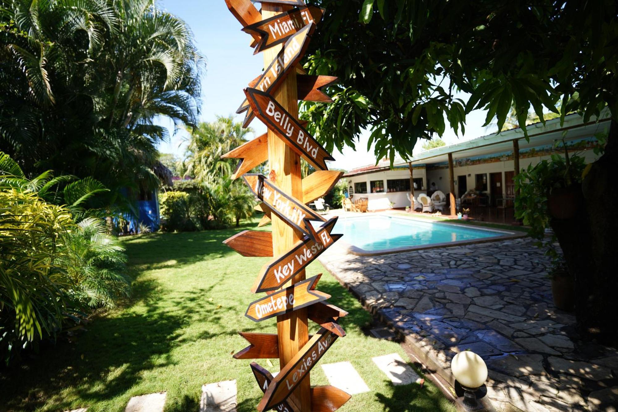 Hotel Mariposa León エクステリア 写真