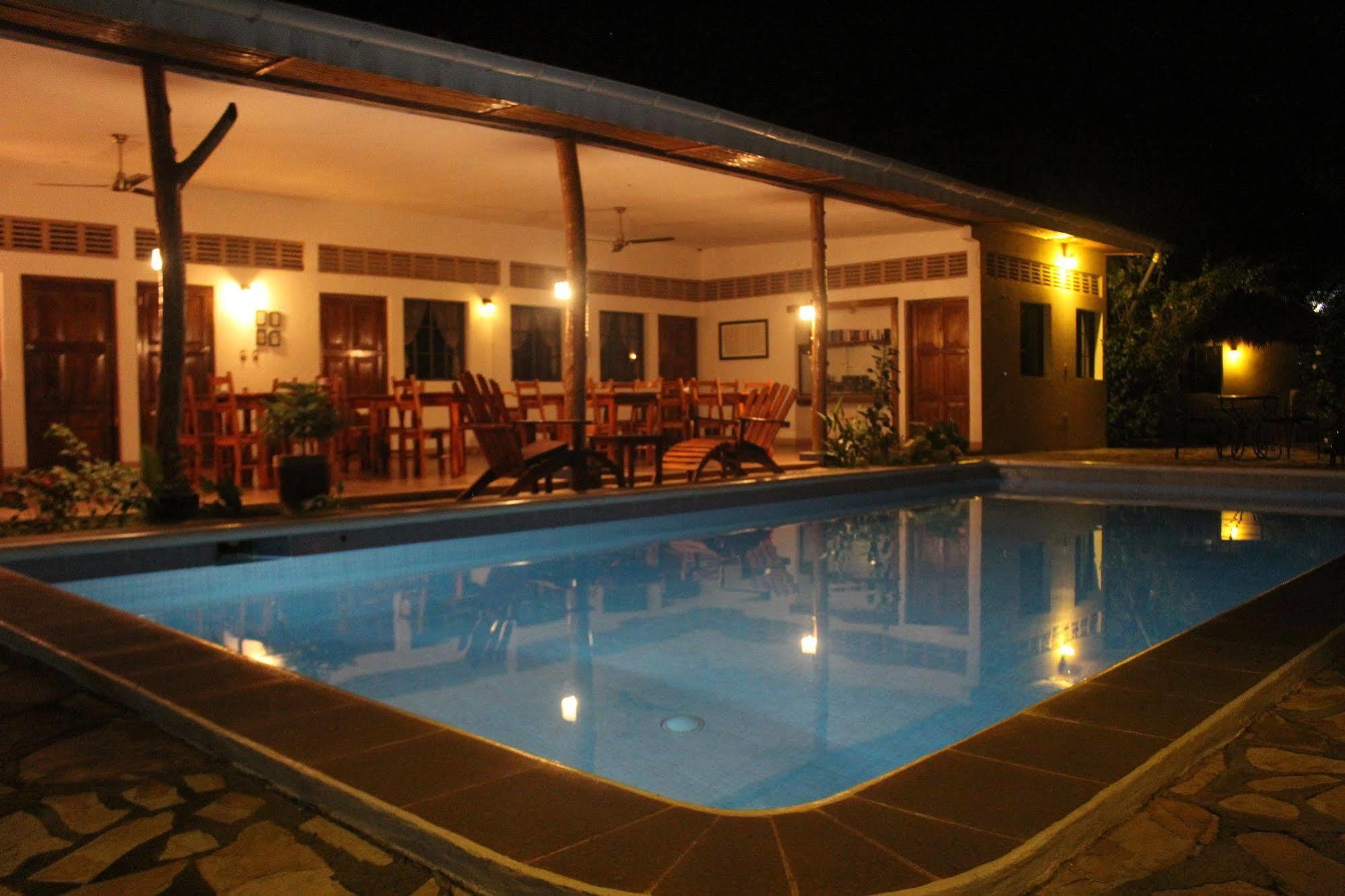 Hotel Mariposa León エクステリア 写真